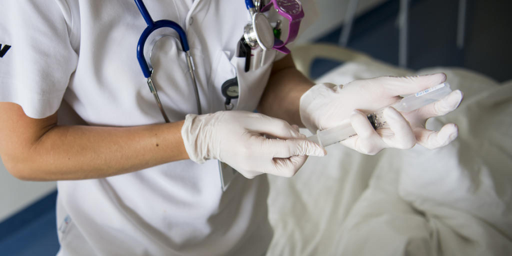 Die von der obligatorischen Krankenversicherung getragenen Gesundheitskosten stiegen 2016 durchschnittlich um 3,8 Prozent. Das hat Auswirkungen auf die Krankenkassenprämien 2018. (Symbolbild)