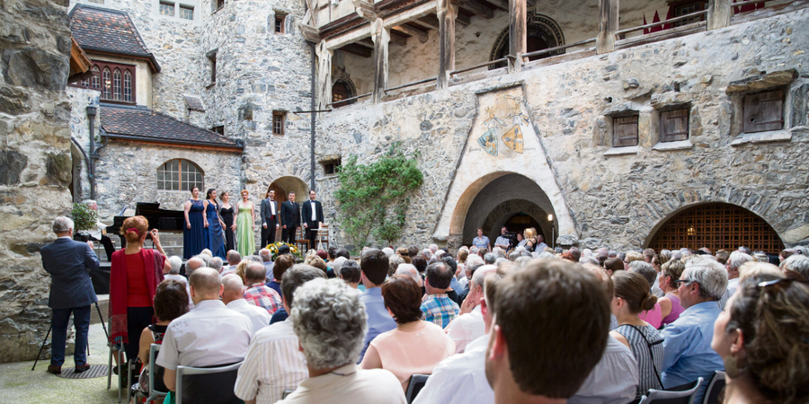 Innenhof Burg Gutenberg