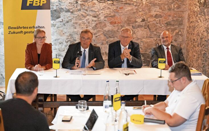 240910 Überraschungs-Pressekonferenz FBP