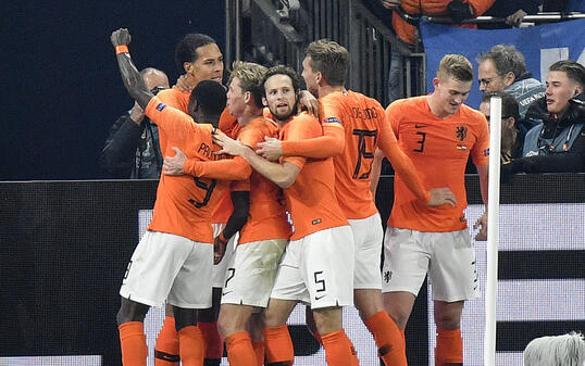 Die Niederlande erreichte bei Erzrivale Deutschland im Finish noch ein 2:2, das den Einzug ins Finalturnier der Nations League einbringt