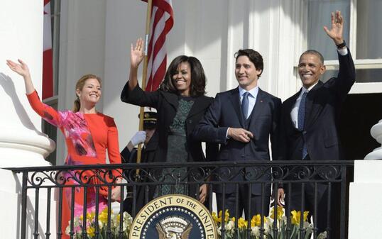 Historisches Treffen nach zwei Jahrzehnten Pause. Empfang im Weissen Haus in Washington, von links: Sophie Grégoire Trudeau, US-First Lady Michelle Obama, der kanadische Premier Justin Trudeau und der Gastgeber, US-Präsident Barack Obama.