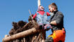 Kinder bauen Funken in Schaanwald