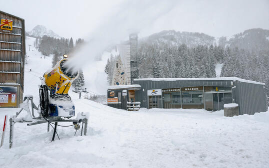 241122 Schnee im Malbun Beschneiung,