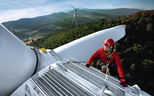 Hilti setzt auf erneuerbare Energien wie zum Beispiel die Windkraft.