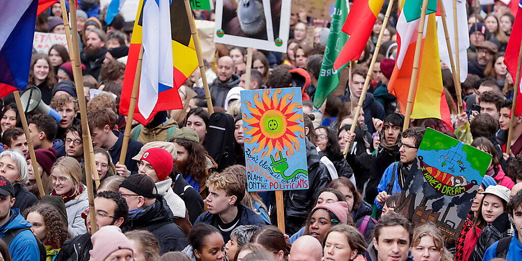 Fordern eine aktivere Klima-Politik von der EU: Demonstranten in Brüssel - unter ihnen auch Aushängeschild Greta Thunberg aus Schweden.