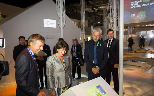 Bundespräsidentin Doris Leuthard besuchte in der kasachischen Hauptstadt Astana an der Expo 2017 den Schweizer Pavillon "Flower Power". Die Expo stand unter dem Motto "Energie der Zukunft".