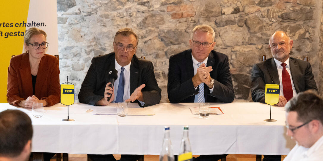 240910 Überraschungs-Pressekonferenz FBP