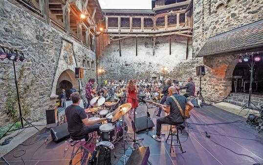 Kulturtreff Burg Gutenberg THE PEPS – «Liader us der Oberteli