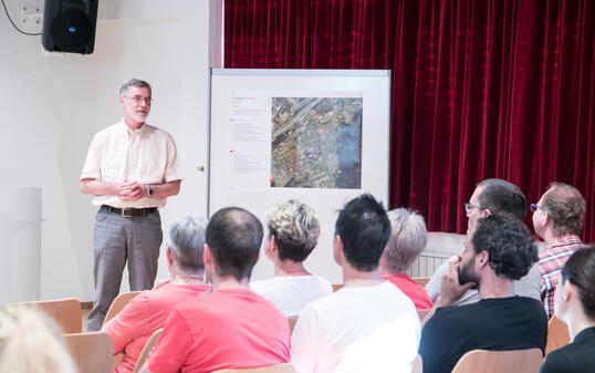 Vorsteher Hansjörg Büchel informierte über laufende und anstehende Projekte in der Gemeinde Balzers.