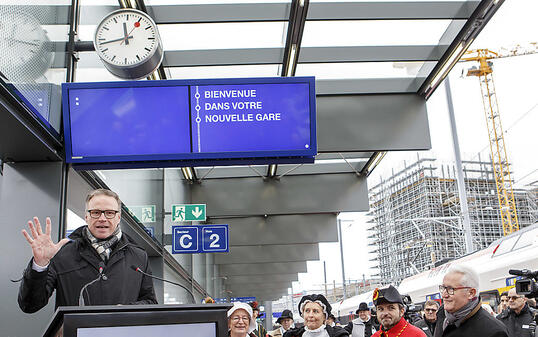 Der neue Genfer Bahnhof Lancy-Pont-Rouge ist am Freitag von SBB-Generaldirektor Andreas Meyer und dem Kanton Genf eingeweiht worden.