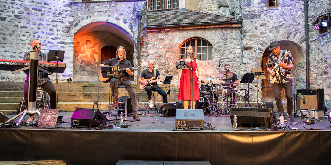 Kulturtreff Burg Gutenberg THE PEPS – «Liader us der Oberteli