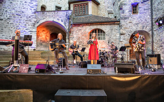 Kulturtreff Burg Gutenberg THE PEPS – «Liader us der Oberteli