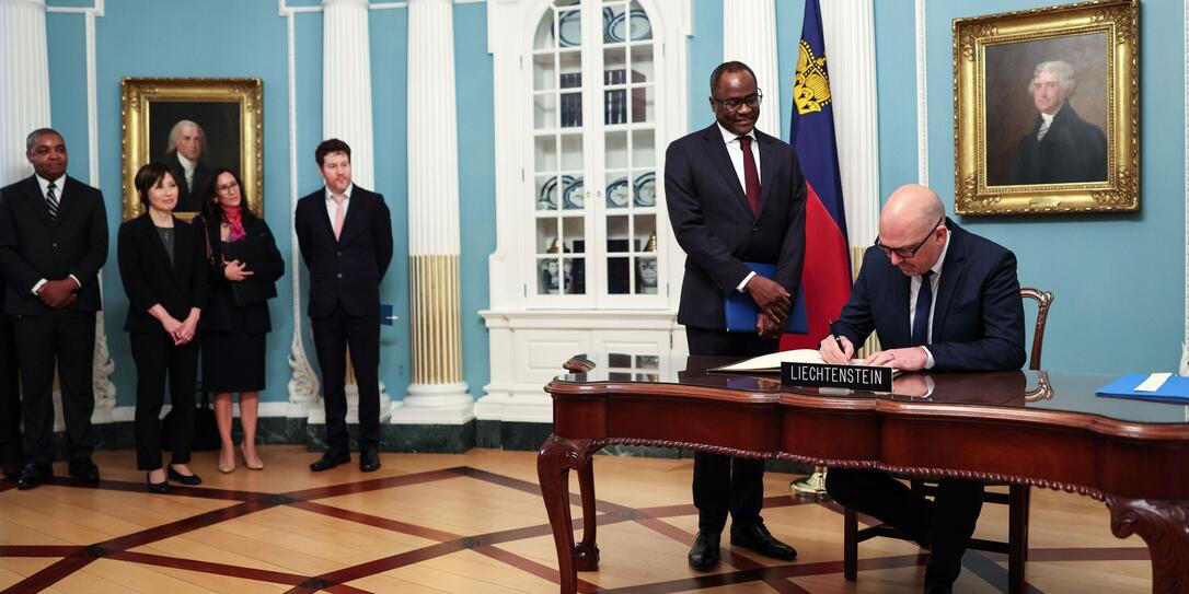 Liechtenstein Prime Minister signs the IMF Articles of Agreement