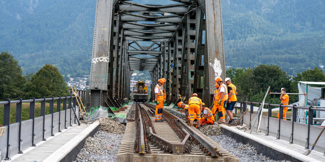 Bauarbeiten auf der Bahnbrücke in Buchs