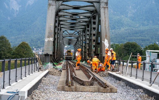 Bauarbeiten auf der Bahnbrücke in Buchs