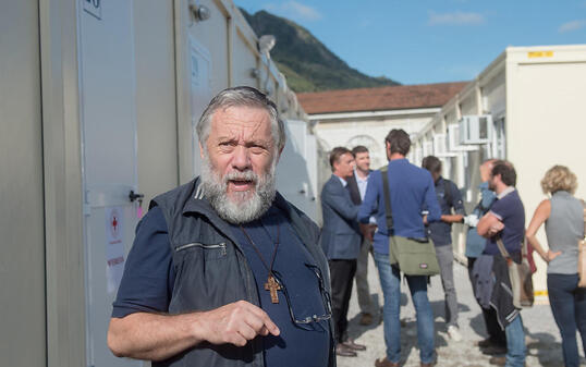 Die im September eingerichtete Containerunterkunft für Flüchtlinge in Como könnte schnell an ihre Kapazitätsgrenzen stossen. Verantwortliche wie der Caritas-Direktor Roberto Bernasconi denken bereits über spezielle Strukturen für Minderjährige nach.