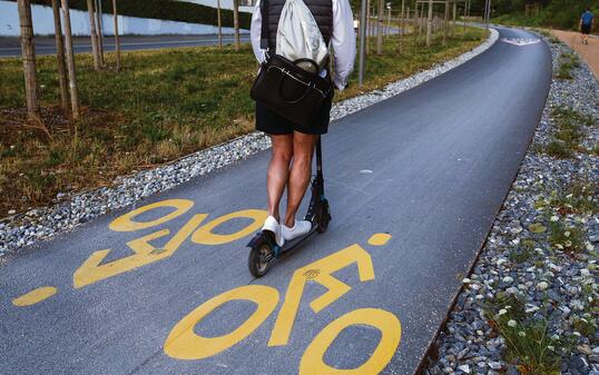 GREENWAY, GREEN LANE, TROTTINETT, E-SCOOTER, FAHRRADWEG, FUSSGAENGERWEG,