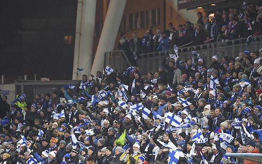 Ein Fussball-Hexenkessel in Helsinki: kein alltägliches Bild in Finnland