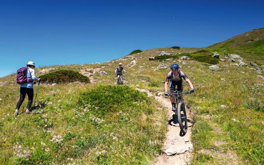 Switzerland travel - Hiking and mountain biking in the Swiss Alps