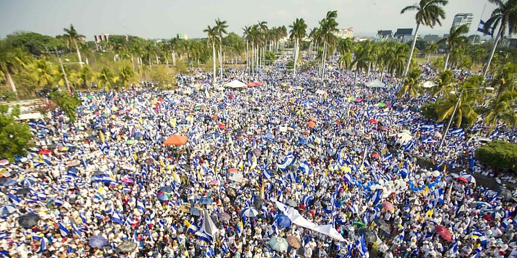 Massenprotest in Nicaraguas Hauptstadt Managua gegen Präsident Daniel Ortega