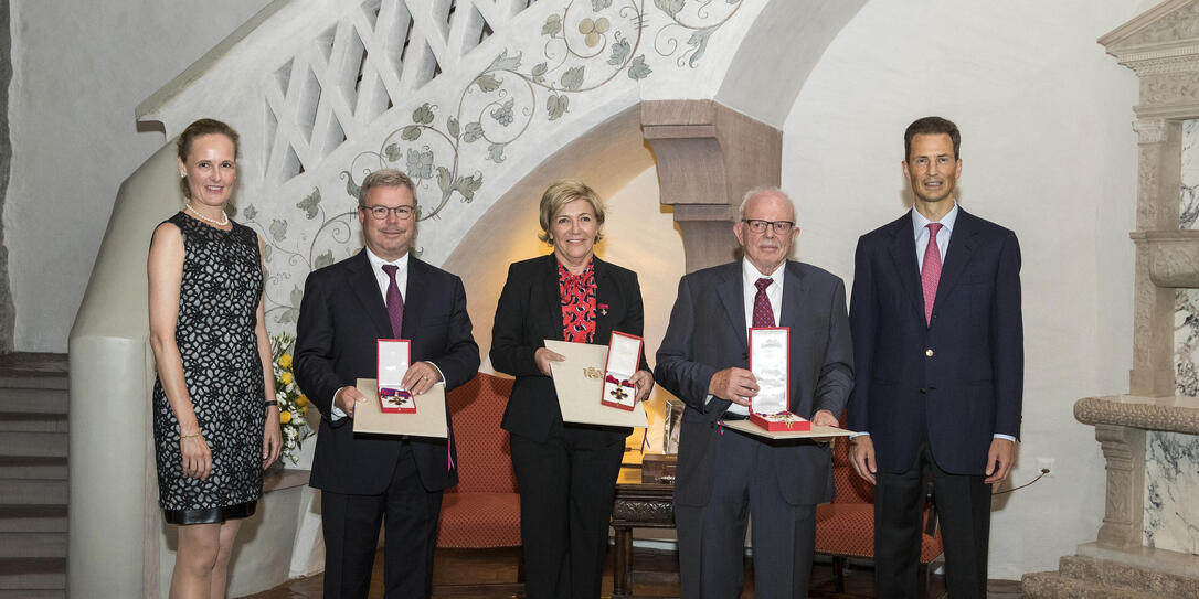 Ordensverleihung auf Schloss Vaduz