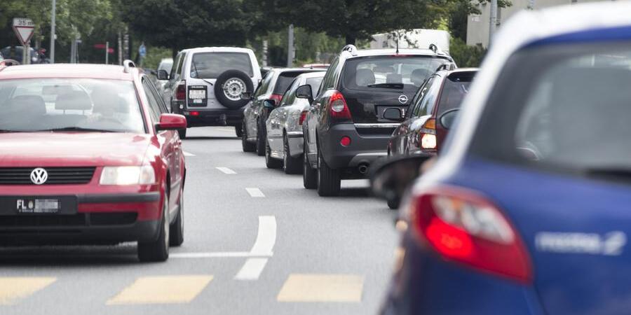 Verkehr Auto Abgase Umwelt Strasse 140618