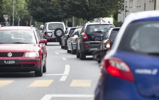 Verkehr Auto Abgase Umwelt Strasse 140618