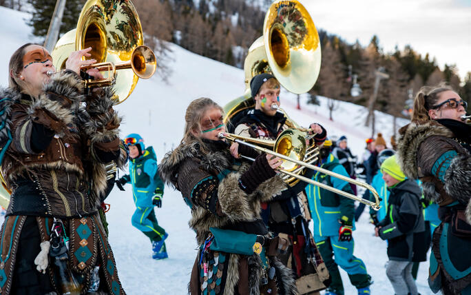 Guggenmusiken spielen in Malbun