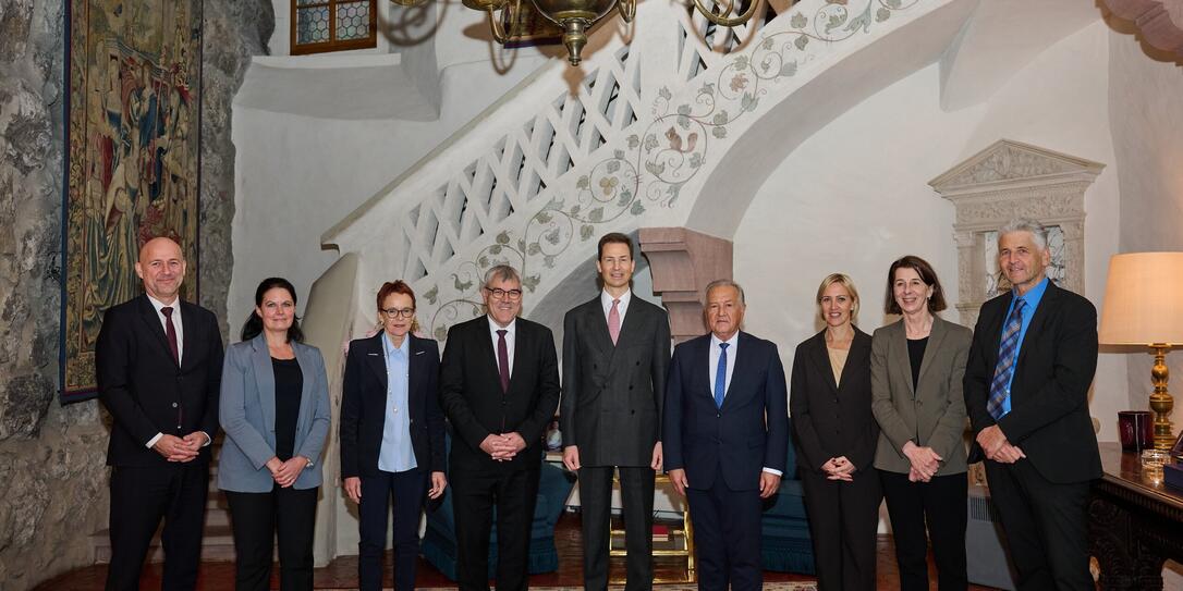 Die Delegation beim Höflichkeitsbesuch auf Schloss Vaduz