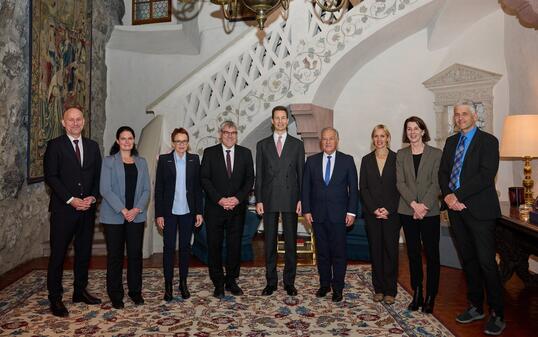 Die Delegation beim Höflichkeitsbesuch auf Schloss Vaduz