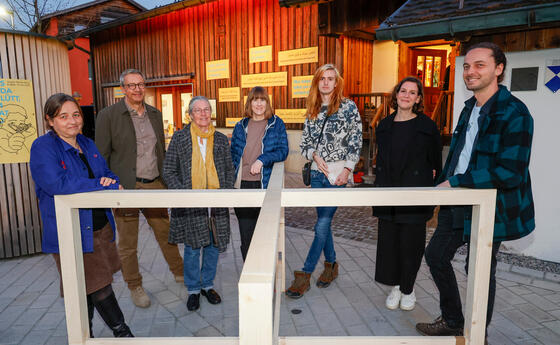 Vernissage der Austellung «Ma maus halt reda med da Lütt, med am Vää tuat mas oo». Küefer-Martis Huus, Ruggell.