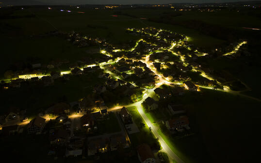 BELEUCHTUNG, DUNKEL, DUNKELHEIT, ENERGIEVERBRAUCH, STROM, STROMVERBRAUCH, STROMSPARMASSNAHNAHME, ENERGIESPARMASSNAHME, STROMMANGELLAGE, STROMMANGEL, STROM SPAREN,