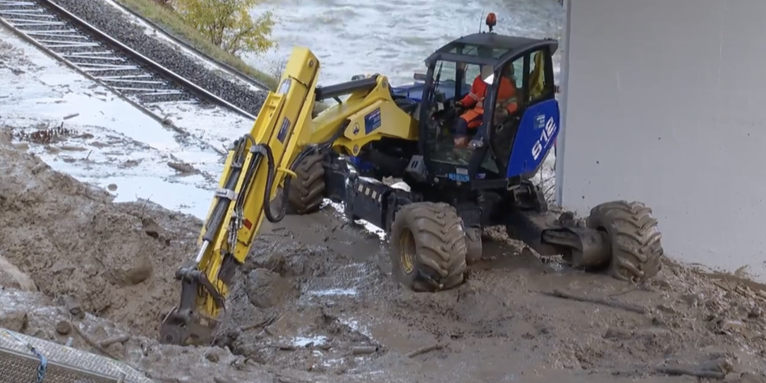 Kaiser-Bagger im Einsatz nach Unwetter