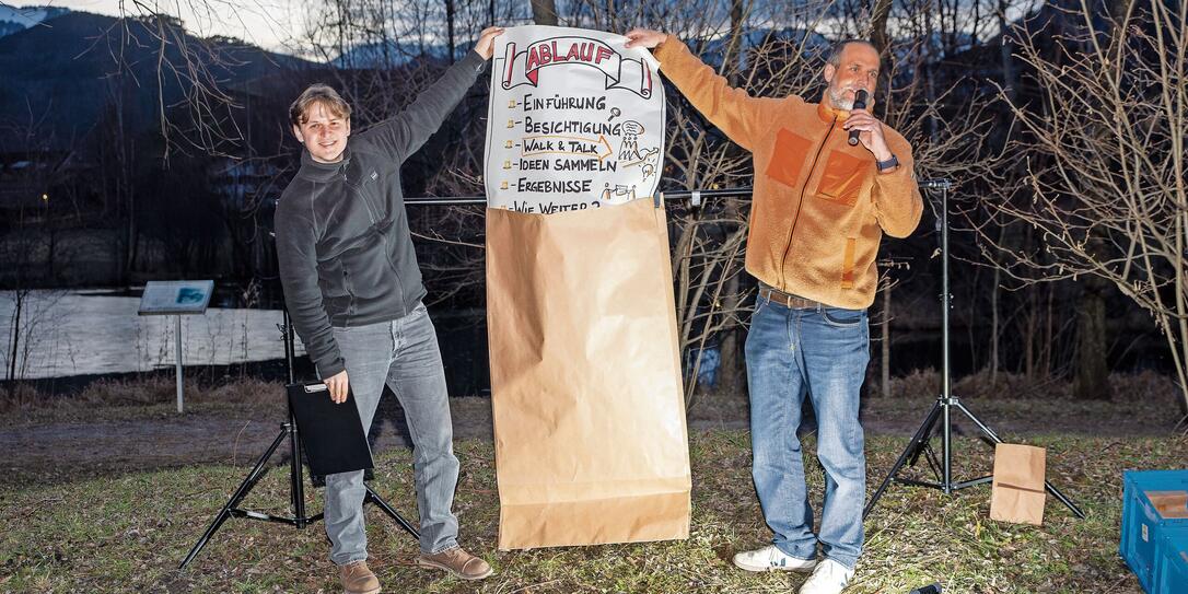 Fabrizio Rotunno (Auszubildender bei der Vogt Architektur AG) und Markus Büchel, Geschäftsführer der «Sovort», begleiteten die Jugendlichen durch den Abend.