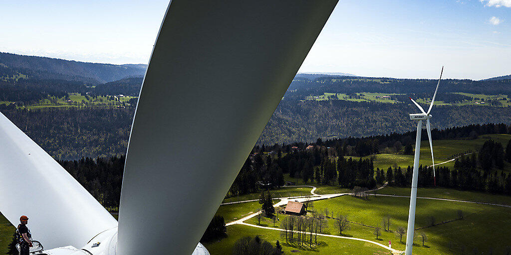 Die Stromproduktion durch Windenergie fristet in der Schweiz ein Mauerblümchen-Dasein. (Archiv)