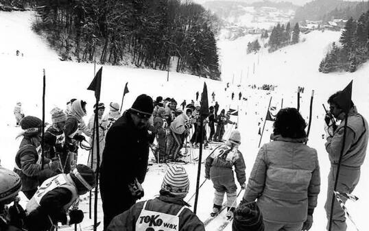 Das Kinderskirennen im «Lums» (nahe der Gemeinde Schellenberg) war jedes Jahr ein beliebter Anlass, wie auch 1987.