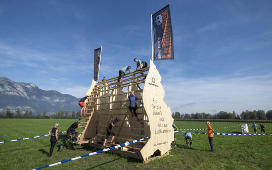 Für die Hindernisse wird Holz aus Liechtenstein verwendet. Alle Hindernisse werden selber gebaut.