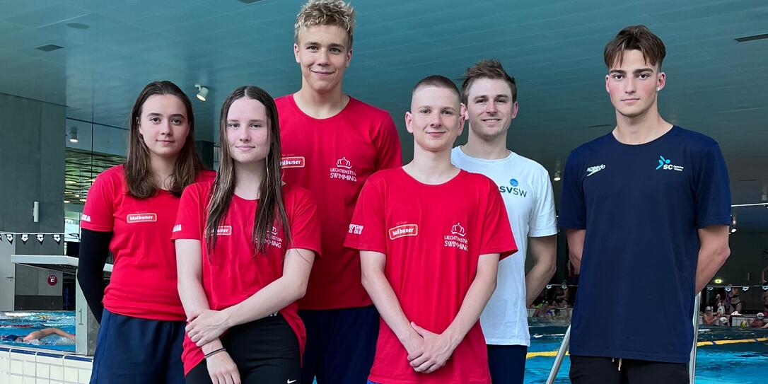 Die sechsköpfige Liechtensteiner Delegation im Hallenbad Uster: Samina Aljimovic, Moana Camijn, Julius Schiedt, Pyry Hasler, Fabio Toscan und Rufus Bernhardt (v.l.).