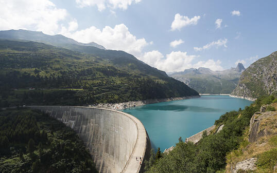 Die Energiekommission des Nationalrates will die Wasserkraft nicht mit einer zusätzlichen Abgabe, sondern mit einer Abnahmegarantie stärken. (Symbolbild)