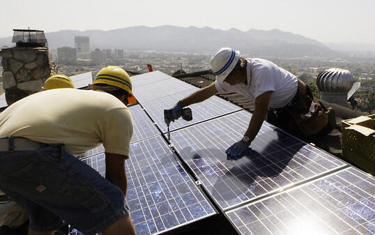 Solar statt Öl: Die steigenden Investitionskosten bei der Ölförderung könnten viele Investoren zum Umdenken bewegen.