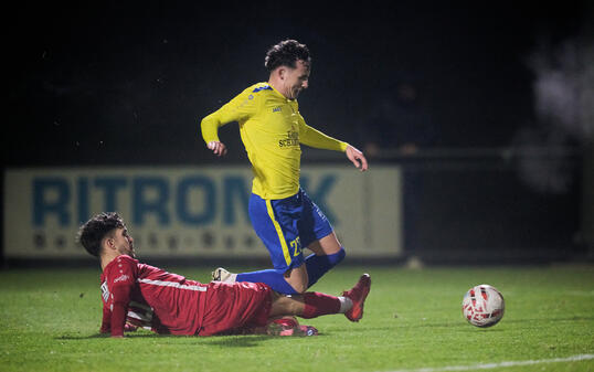 Das gab zu reden. Anstatt Penalty für den FC Balzers wurde Justin Seifert in dieser Situation noch mit Gelb für eine Schwalbe bestraft.