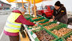 Werdenberger Bauernmarkt auf dem Marktplatz in Grabs., St. Gallen, Schweiz.