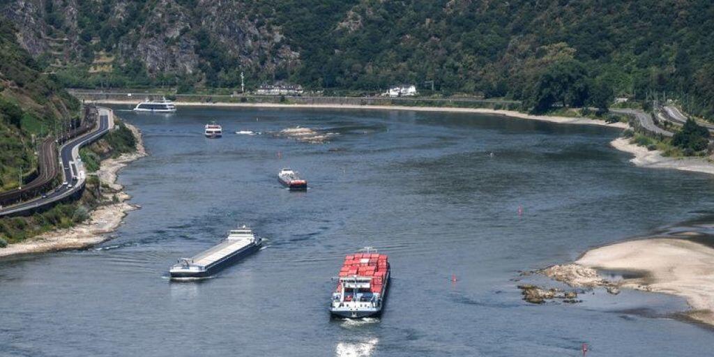 Bereits Ende Juli tauchten Sandbänke auf im Mittelrhein in Rheinland-Pfalz (D) 28.07.2018, einem nautisch anspruchsvollen Abschnitt. Seither hat es im Einzugsgebiet kaum nennenswert geregnet.