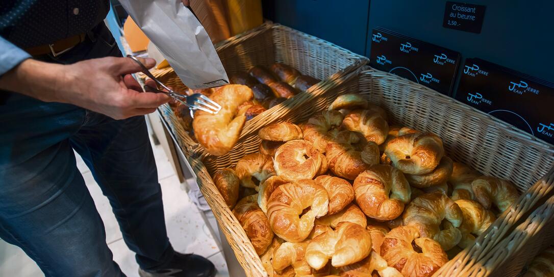 CROISSANT, GIPFELI, BROT, BACKWAREN,