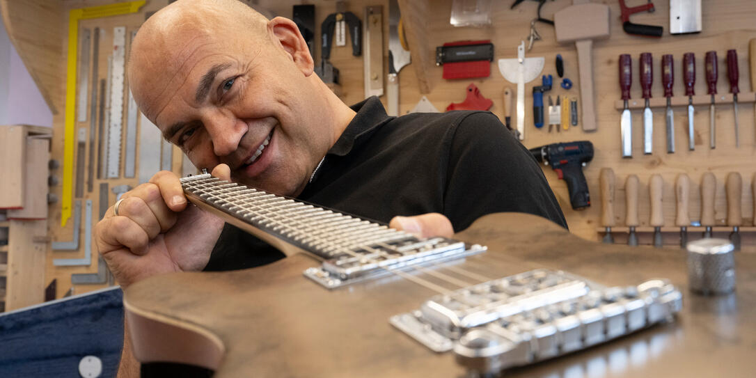 Porträt für Made in Liechtenstein, E-Gitarrenbauer Franz Daucher, Schaan