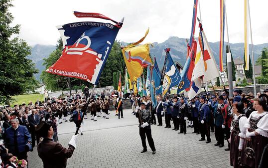 Fahnenweihe LBV Verbandsfahne und Ausstellung Ruggell