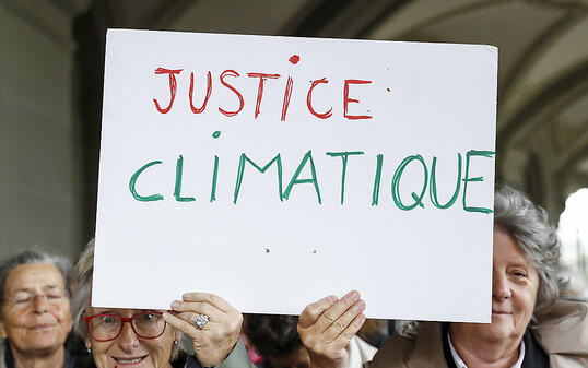 Mitglieder des Vereins KlimaSeniorinnen versuchen auf juristischem Weg weitreichendere Massnahmen zur Reduktion der Treibhausgasemissionen zu erwirken. (Archiv)