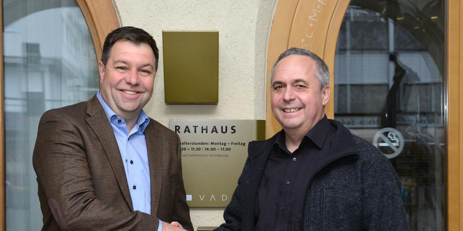 Übergabe in Vaduz Frank Konrad u Martin Gassner