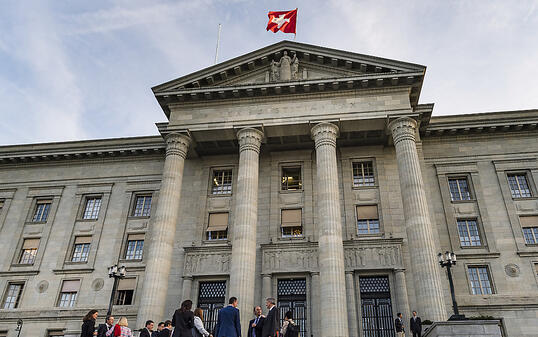 Das Bundesgericht hat den Kanton Luzern bei den Prämienverbilligungen in die Schranke gewiesen. Die SP will den Erfolg in anderen Kantonen wiederholen. (Archvbild)