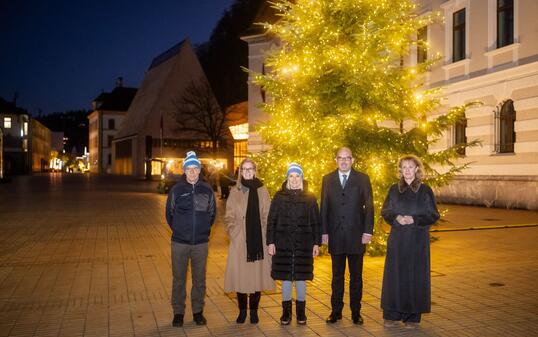 Übergabe Weihnachtsbaum der Gemeinde Triesen